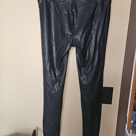 Time and Tru Faux Leather Leggings - Picture 4 of 5
